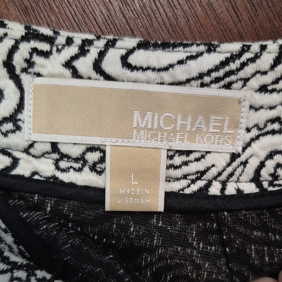 Elegant Black and White Paisley Skirt - Picture 2 of 7